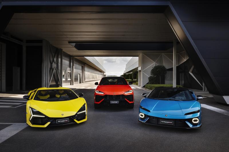 sieu xe,  lamborghini,  temerario,  revuelto,  urus,  urus se,  lamborghini temerario,  hybrid,  phev,  hpev,  doanh so,  ke qua kinh doanh,  thue quan anh 1
