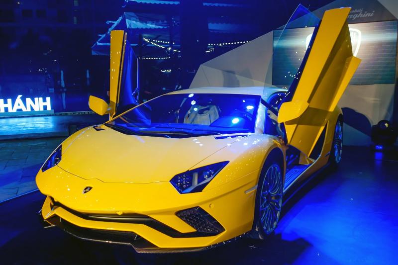 hoang kim khanh,  mailisa,  sieu xe,  ferrari,  lamborghini,  nguyen quoc vu,  doan di bang,  ngan collagen,  ngan 98,  luong bang quang anh 3