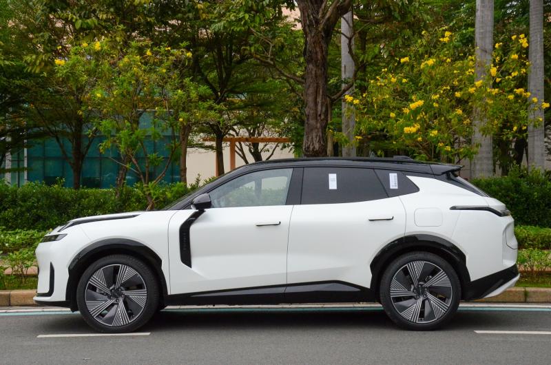 Lynk & Co 08 anh 2