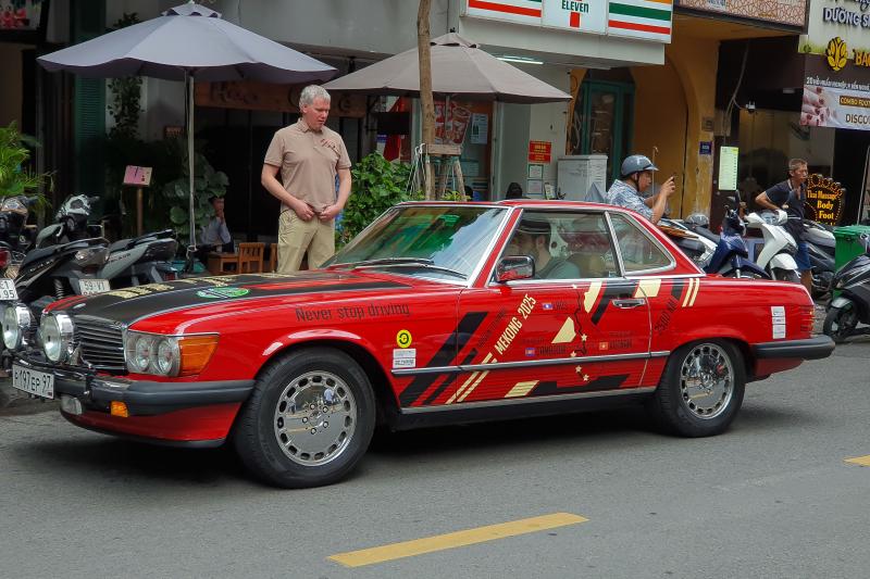 gumball,  gumball 3000,  sieu xe,  jaguar,  jaguar e-type,  e-type,  mercedes,  mercedes-benz,  porsche,  porsche 911,  mitsubishi,  mitsubishi pajero evolution anh 5
