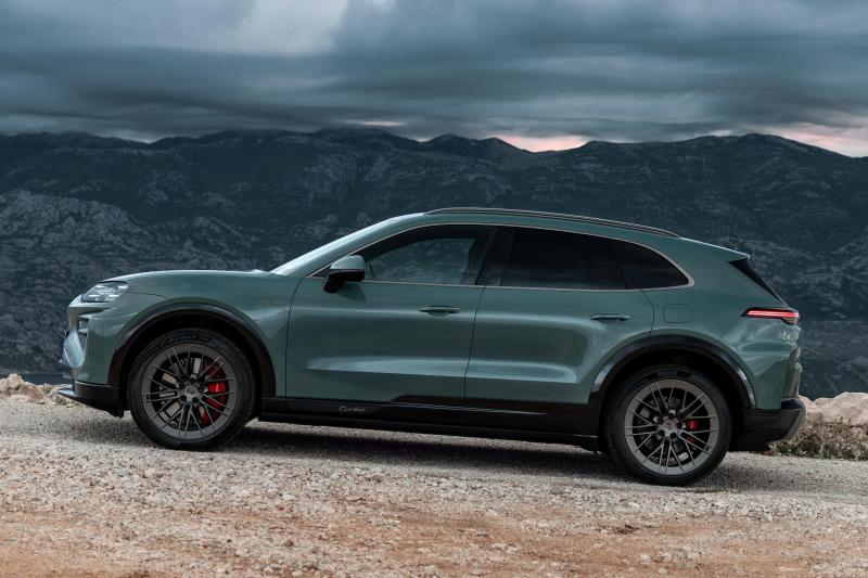 porsche,  porsche cayenne,  cayenne electric,  cayenne turbo,  cayenne turbo electric,  suv,  thuan dien,  xe dien,  ev anh 16