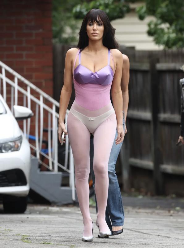 Bianca Censori,  Ye,  Kanye West,  vo Kanye West,  bullet bra,  Marc Jacobs anh 1
