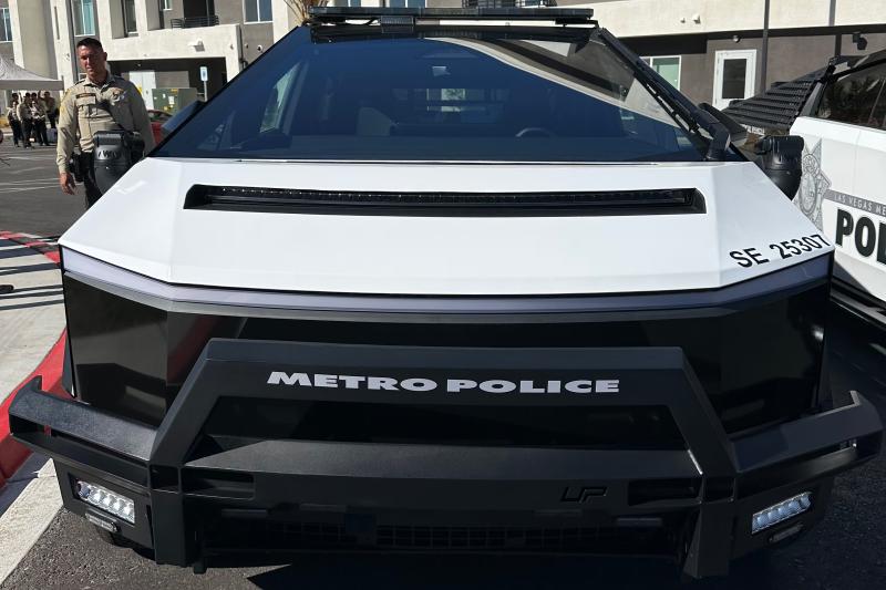 xe dien,  ev,  tesla,  tesla cybertruck,  xe canh sat,  canh sat,  canh sat my,  nevada,  my,  las vegas,  lvmpd anh 6