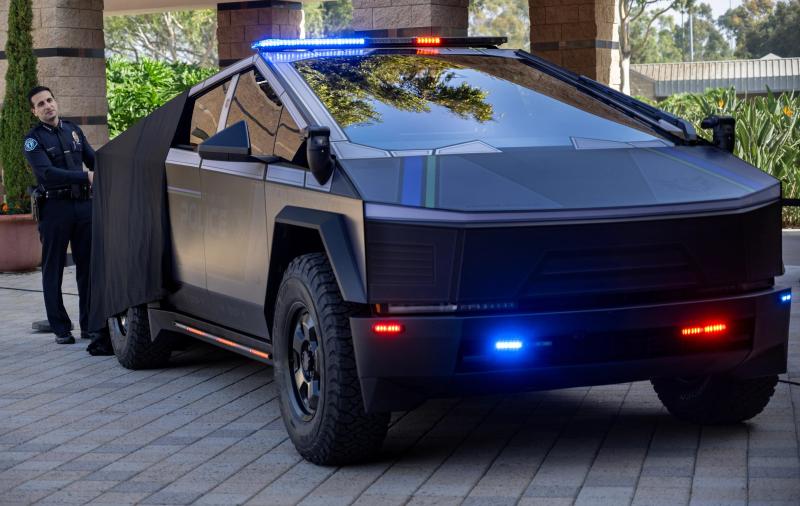 xe dien,  ev,  tesla,  tesla cybertruck,  xe canh sat,  canh sat,  canh sat my,  nevada,  my,  las vegas,  lvmpd anh 18