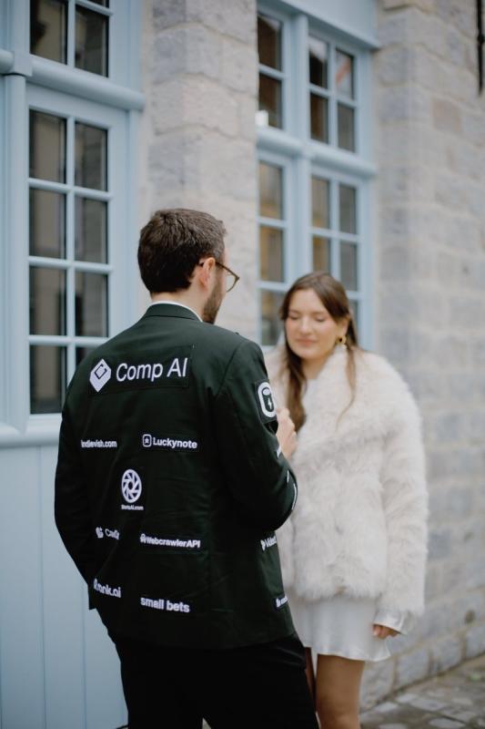 vest cuoi,  thoi trang,  Dagobert Renouf,  doanh nhan,  dam cuoi,  logo anh 4