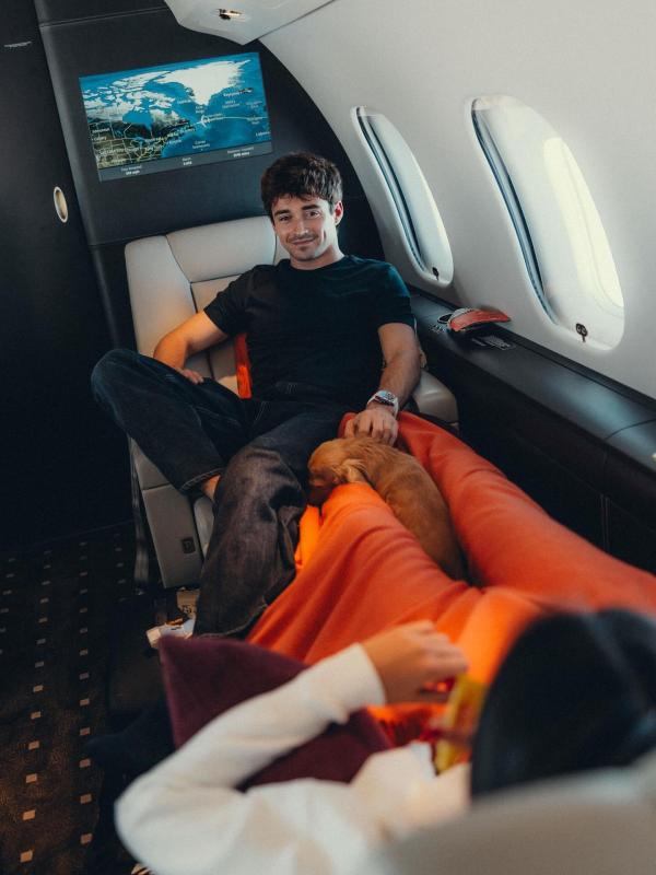 Charles Leclerc dinh hon,  Alexandra Saint Mleux,  nhan kim cuong,  Charles Leclerc,  tay dua F1,  gia nhan Leclerc,  chuyen tinh Charles Leclerc anh 10