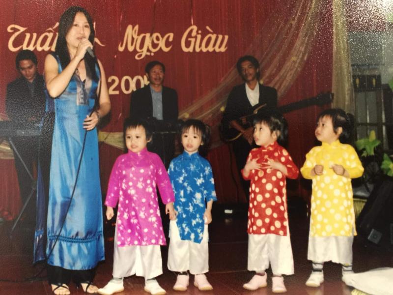 gia dinh 4 con gai anh 1