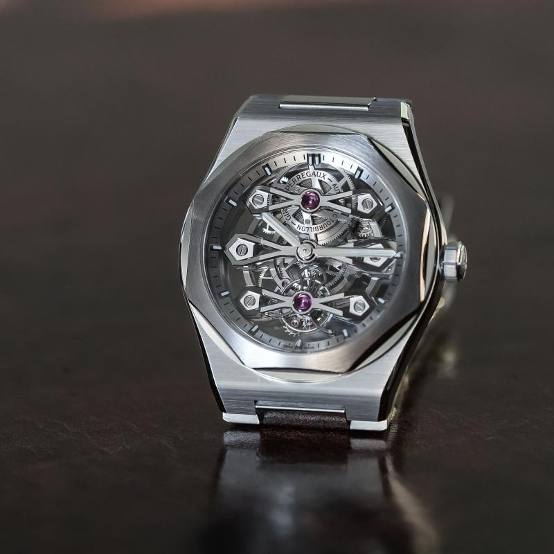 dong ho,  on wrist,  Dubai Watch Week,  mat so,  Lederer,  'Mat so bien mat' anh 5