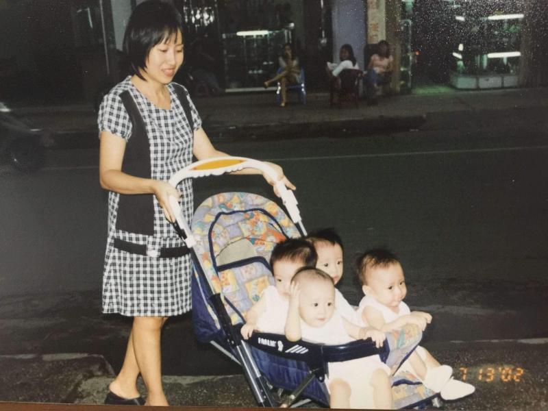 gia dinh 4 con gai anh 3