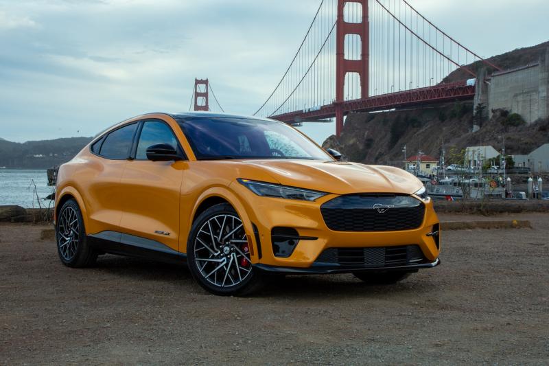 xe dien, ev,  xe xang,  xe hybrid,  hybrid,  ford,  mustang,  mustang mach-e,  f-150,  f-150 lightning,  doanh so,  tut doc,  uu dai thue,  tro cap,  trump,  donald trump anh 1