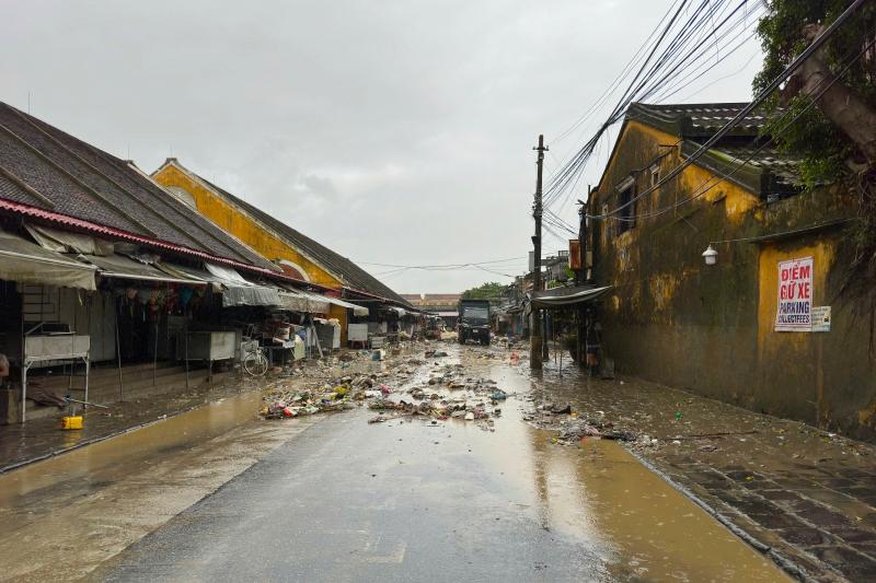 Hoi An mua lu anh 9