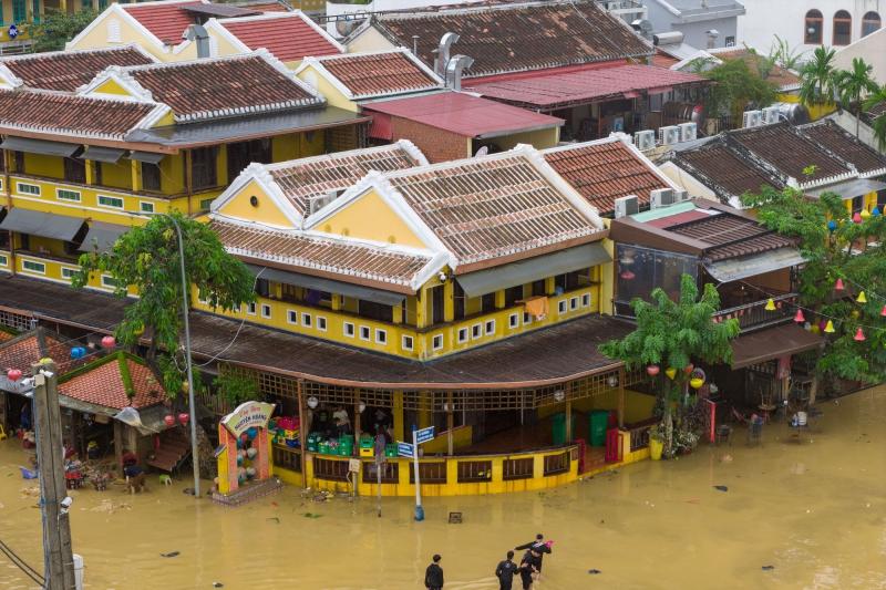 Hoi An mua lu anh 3