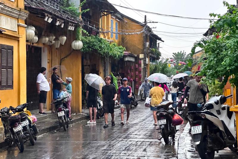 Hoi An mua lu anh 11