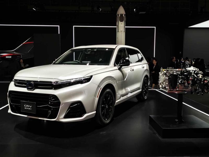 VinFast,  Toyota Hilux,  xe dien anh 2