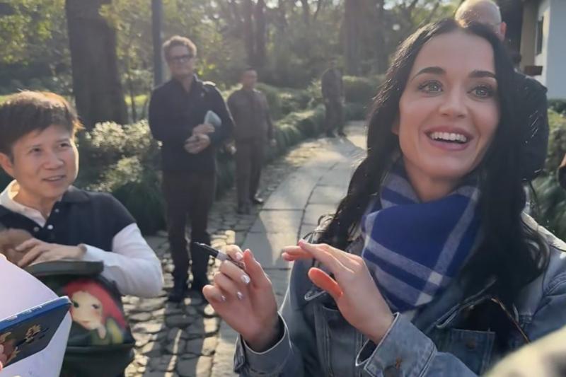 Katy Perry,  chua Linh An anh 6