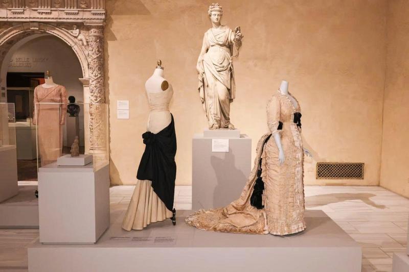 Jeff Bezos tai tro,  Met Gala 2026,  Costume Art,  thoi trang my thuat,  Bao tang Metropolitan,  Andrew Bolton,  kiet tac Phuc Hung anh 1
