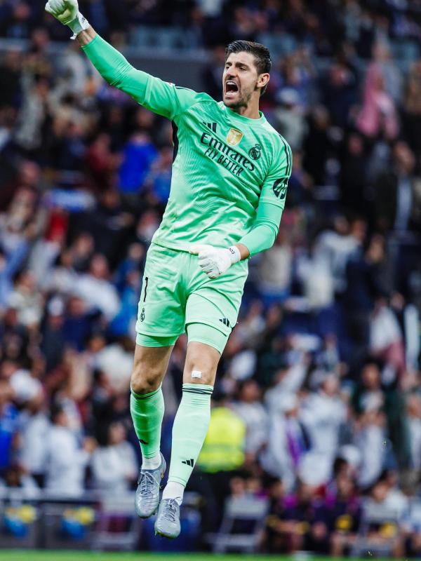 Thibaut Courtois,  vo Thibaut Courtois,  Thibaut Courtois,  Mishel Gerzig,  Mishel Gerzig la ai,  vo Thibaut Courtois,  Real Madrid, anh 16