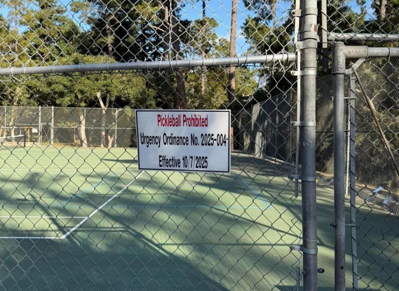 tieng on pickleball,  lenh cam pickleball,  pickleball California,  Carmel-by-the-Sea,  pickleball my anh 1