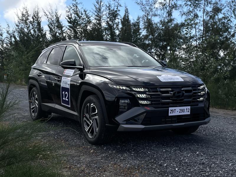 Mitsubishi Destinator,  Toyota Innova Cross,  xe gam cao anh 5