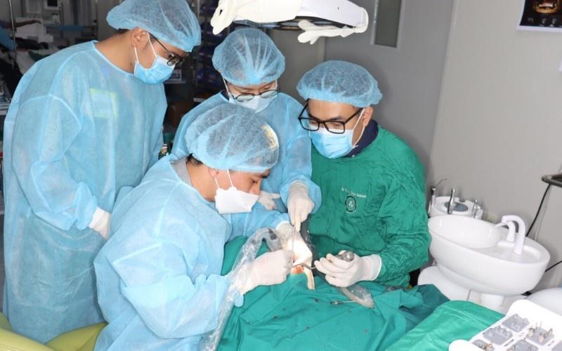 Implant anh 4