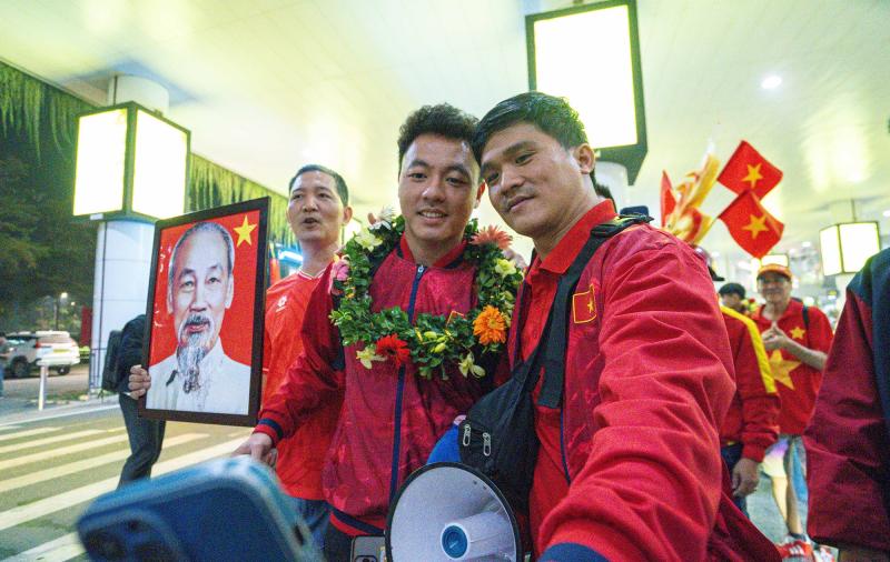 U22 Viet Nam ve nuoc anh 11