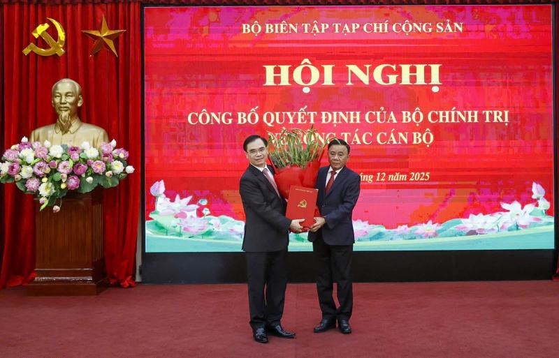 Tap chi Cong San anh 3