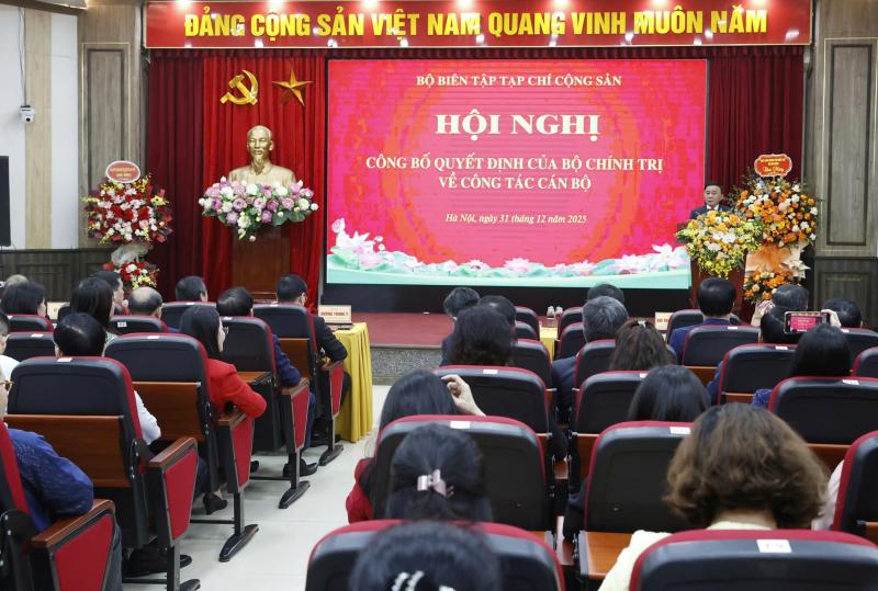 Tap chi Cong San anh 2