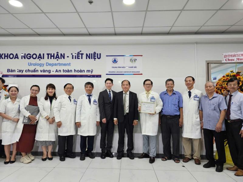 Trung tam Nieu nhi anh 1