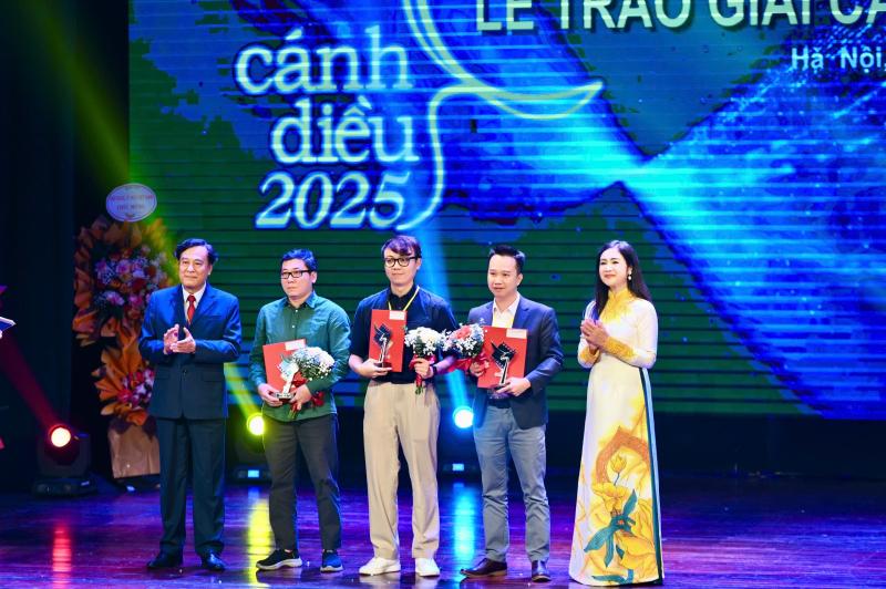 canh dieu anh 8