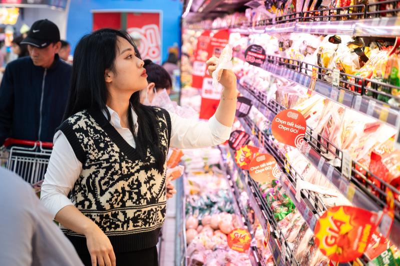 nguoi dan mua sam tet anh 8