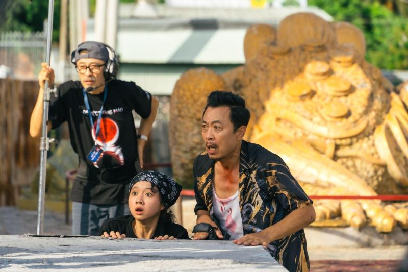 Dai tiec trang mau 8 anh 1
