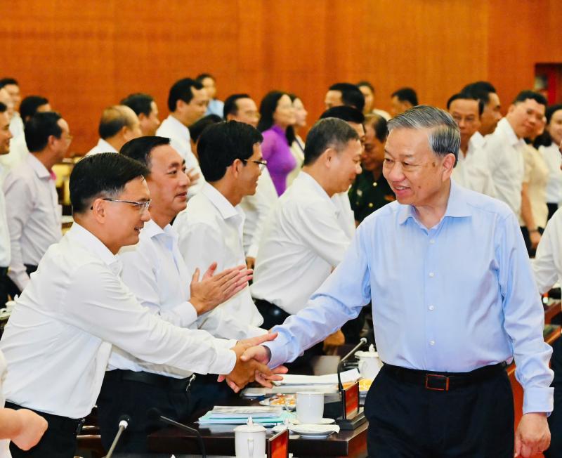 Tong Bi thu anh 2