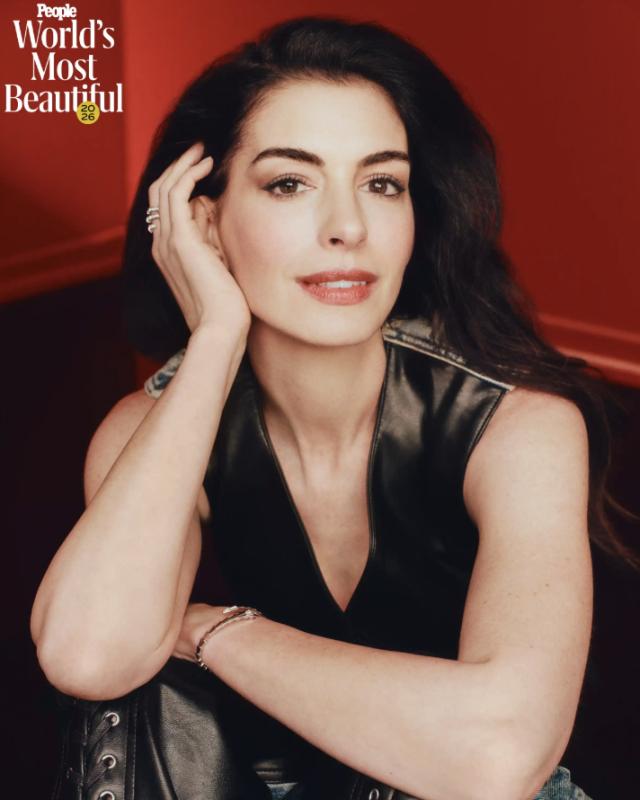 Anne Hathaway anh 2