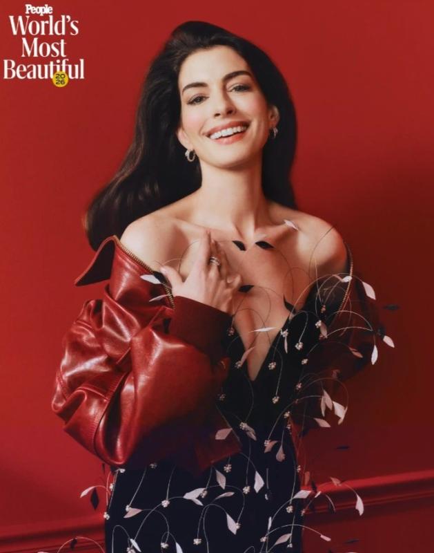 Anne Hathaway anh 1