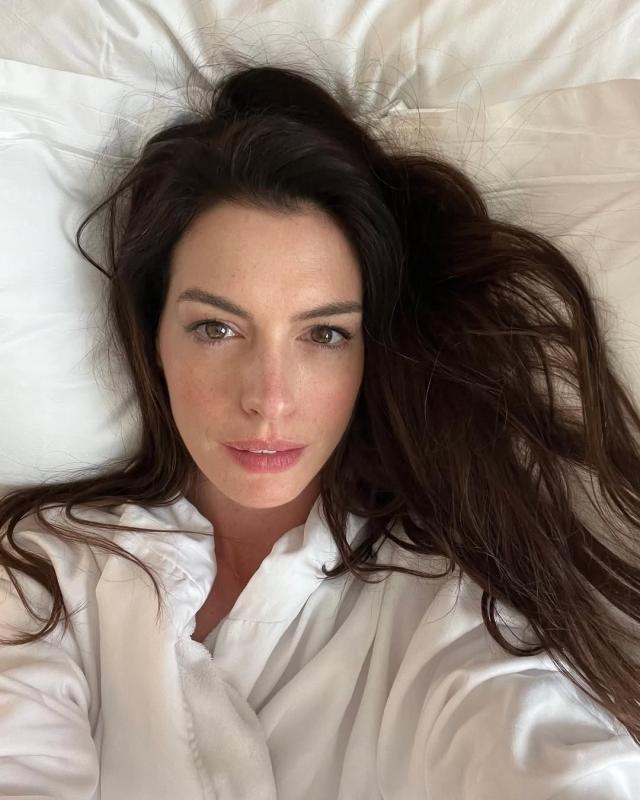 Anne Hathaway anh 12