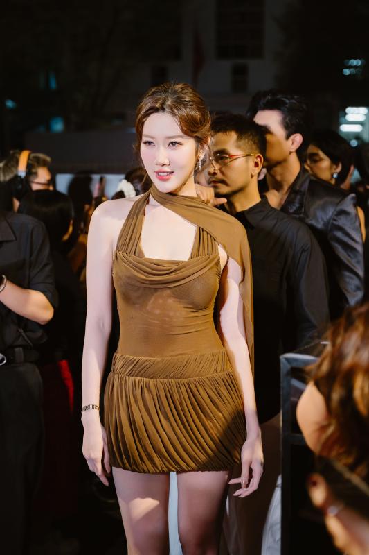 Liz Kim Cuong anh 6