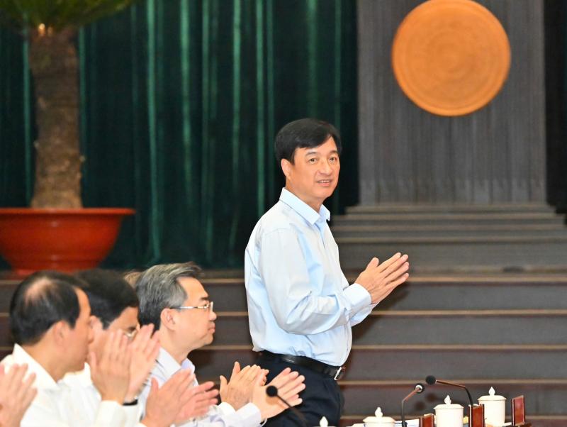 Tong Bi thu anh 4