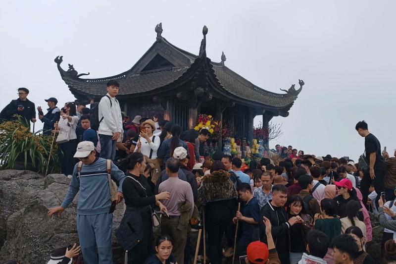 nui Yen Tu anh 1