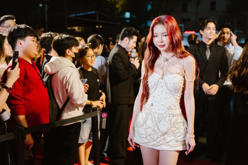 Liz Kim Cuong anh 1