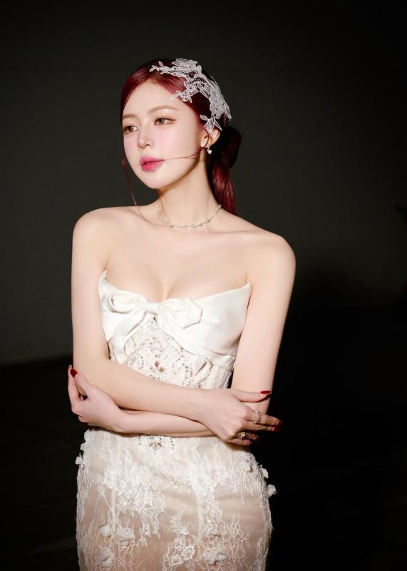 Liz Kim Cuong anh 4