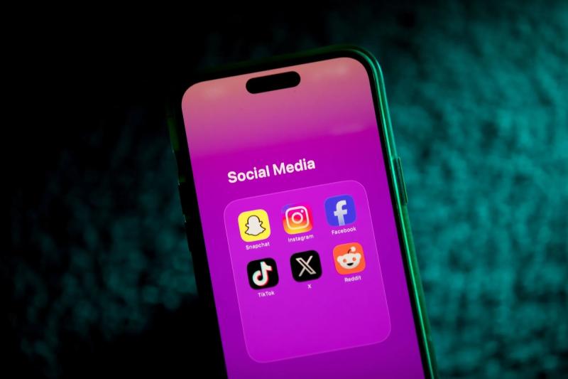 cam mang xa hoi,  cam tre dung MXH,  cam tre dung Facebook,  Australia cam tre em,  an toan tren Internet anh 1