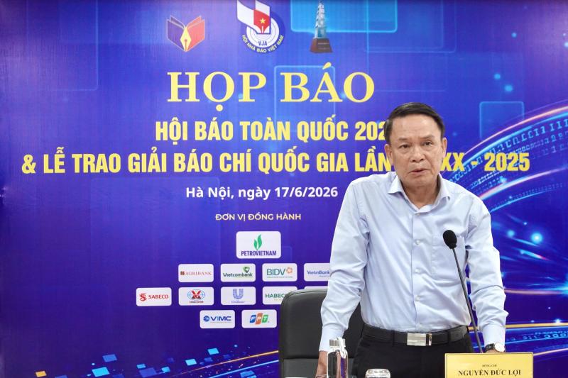 bao chi anh 1