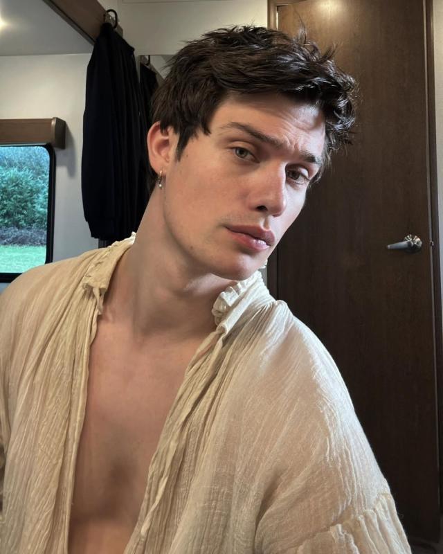 Nicholas Galitzine ảnh 12 Nicholas Galitzine anh 12