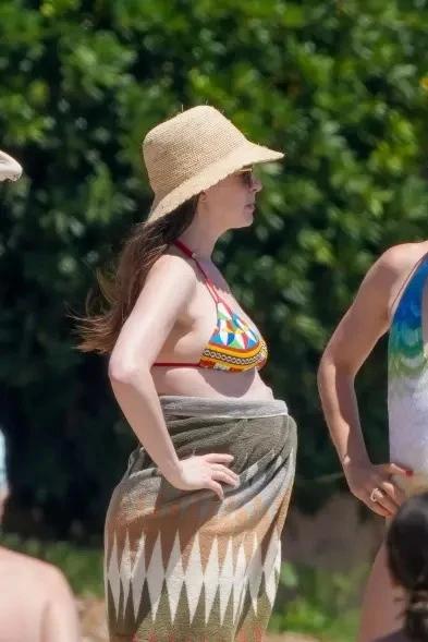 Anne Hathaway anh 2