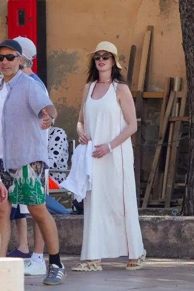 Anne Hathaway anh 4