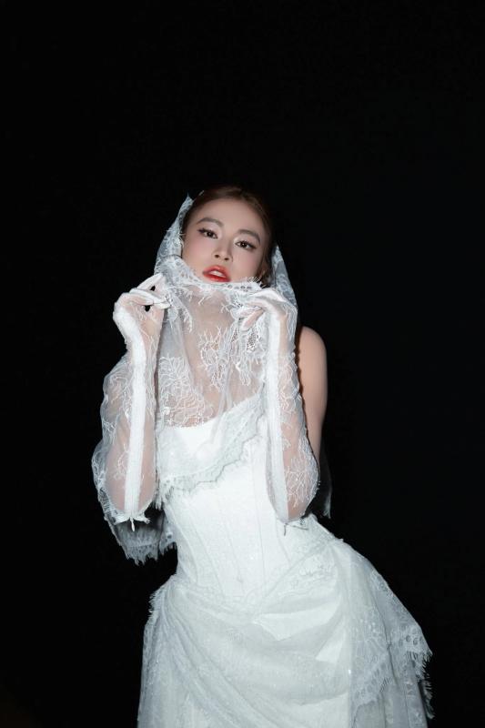 Hoang Thuy Linh anh 8