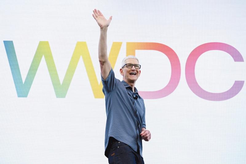 Siri phiên bản mới,  Siri là gì,  cách kích hoạt Siri,  sự kiện WWDC 2026,  Tim Cook từ chức ảnh 1