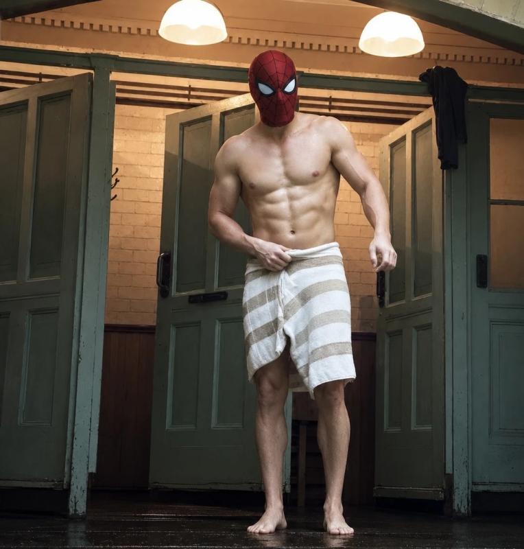 Tom Holland ảnh 2 Tom Holland ảnh 2