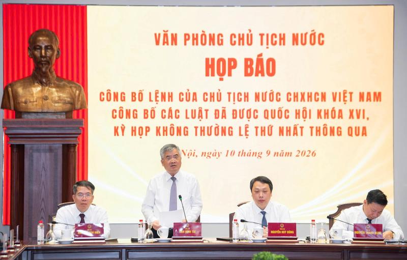 Luật Xuất bản ảnh 1