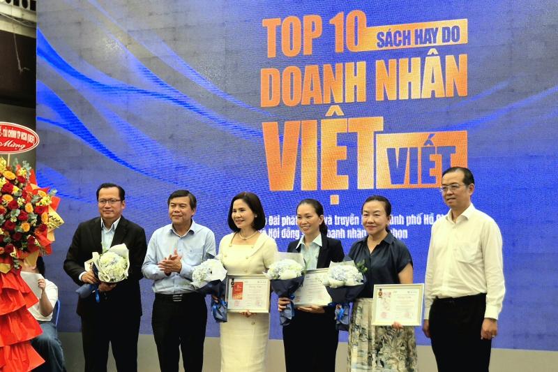 doanh nhân và sách ảnh 2
